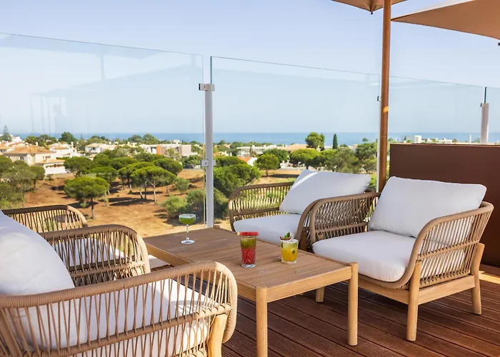 Castelo Suites Hotel