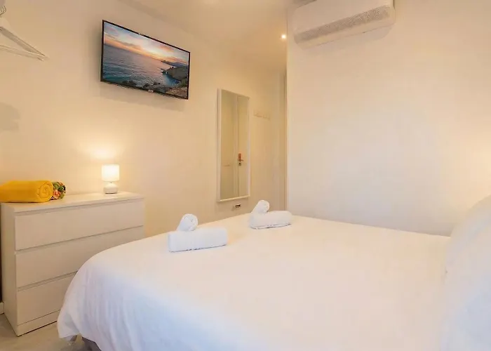 Casa Amarela Guesthouse